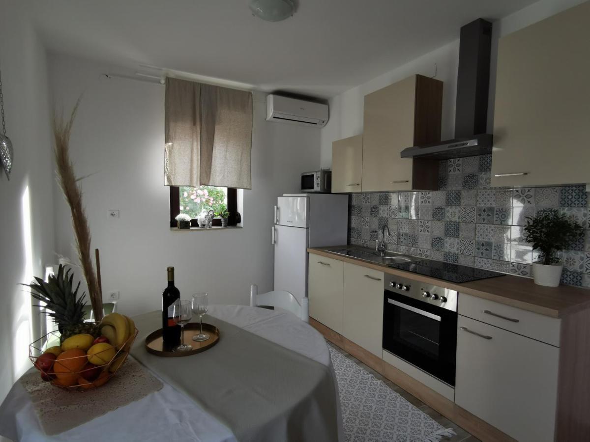 Apartments Lucia Pag Town Luaran gambar